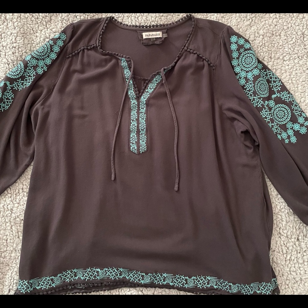 Size 2X Paparazzi Brand Gray w/Turquoise embroidery design Tunic